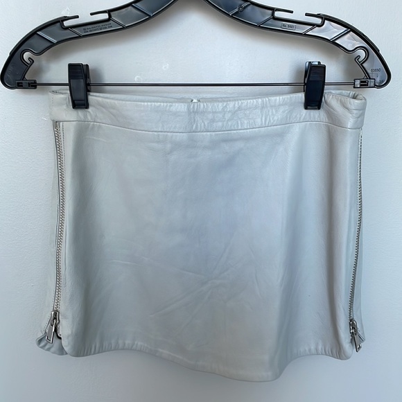 Intermix Light Gray/Blue Leather Skirt with Side Zippers Size Small - Picture 4 of 8